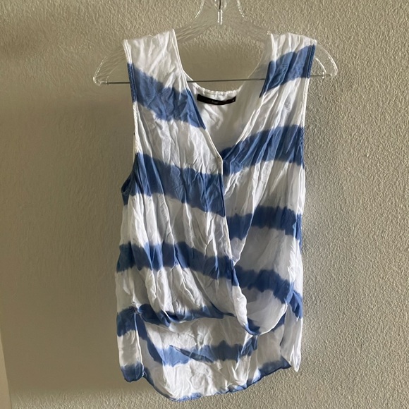 hazel Tops - Hazel Sleeveless Twist Front High-Low Blue & White Stripe‎ Top Sz M- EUC